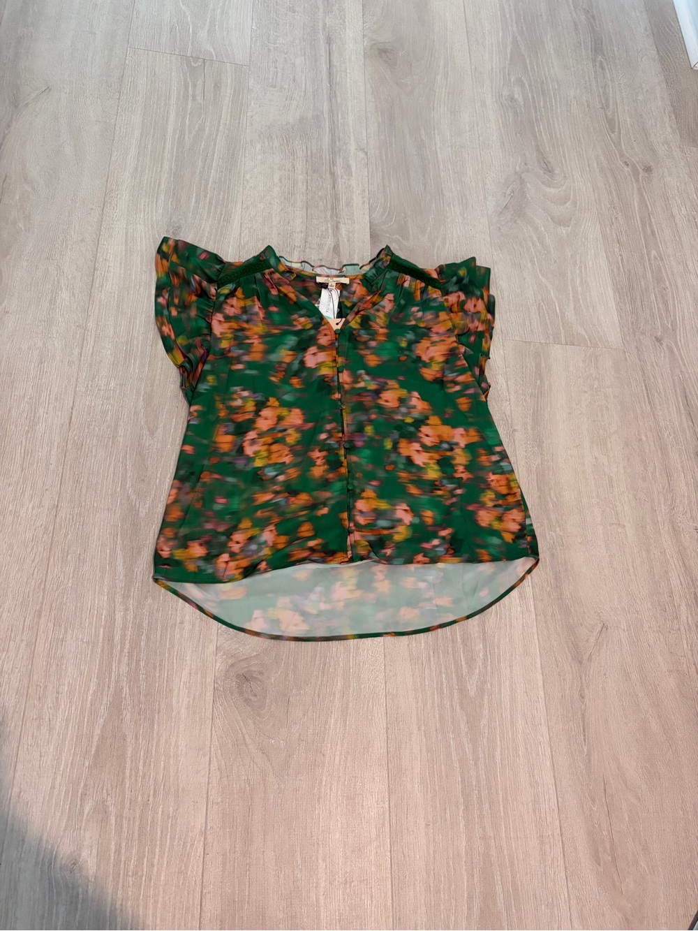 NWT Green Floral Ruffle Sleeve Blouse
